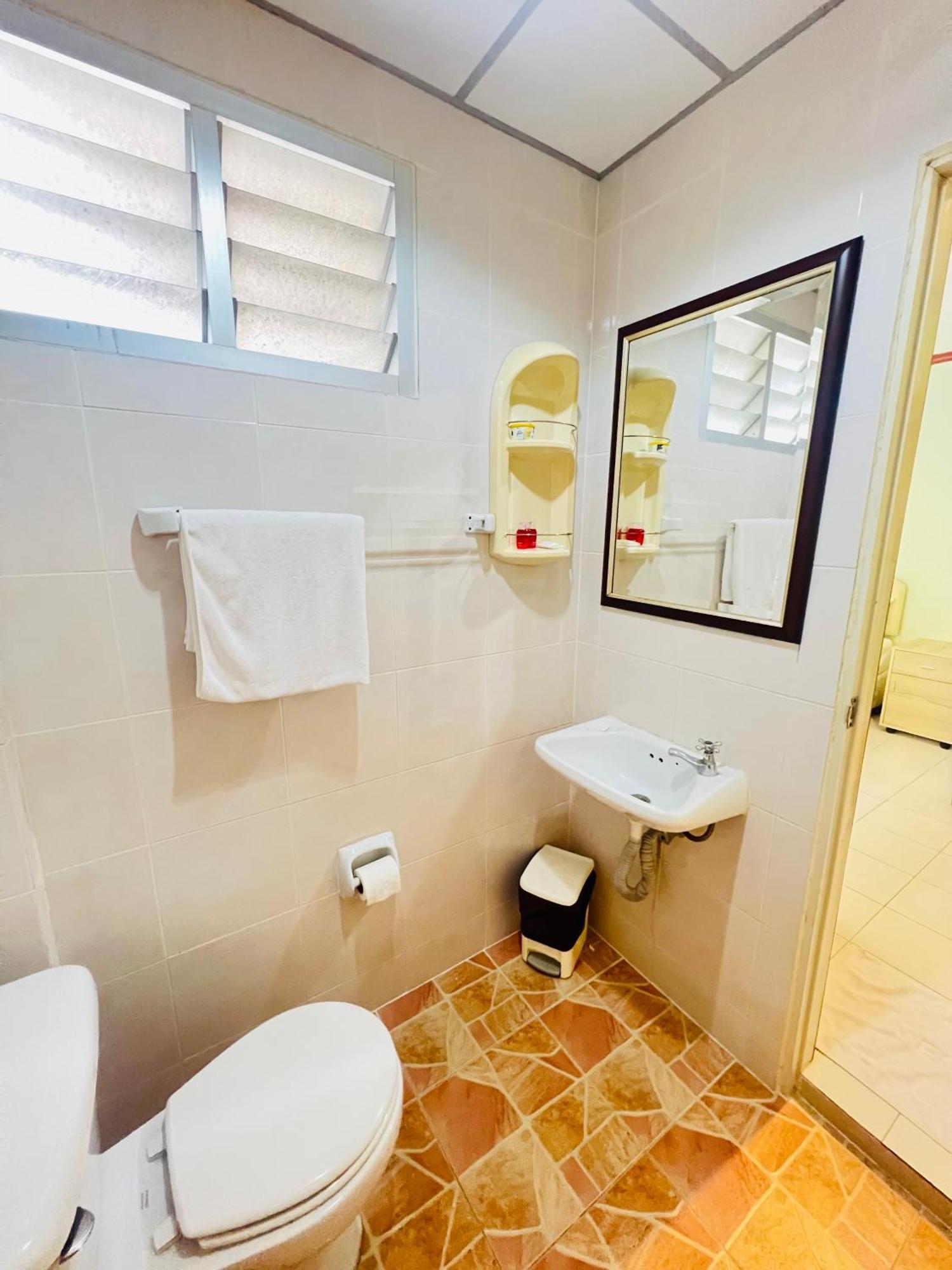 Omaya Guesthouse Patong Ngoại thất bức ảnh